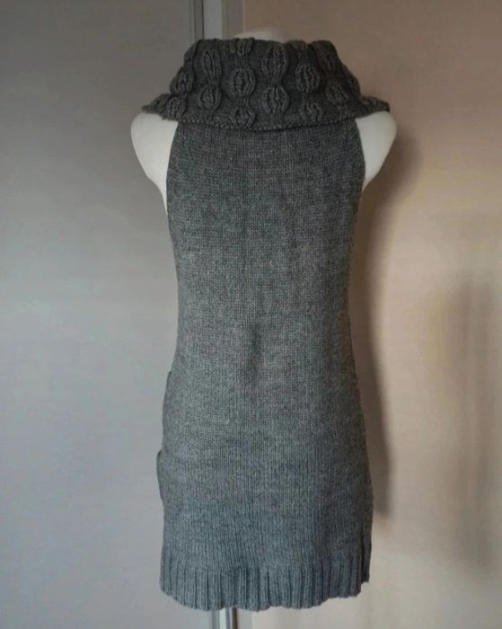 Długi bezrękawnik z golfem Greence rozm. M/L