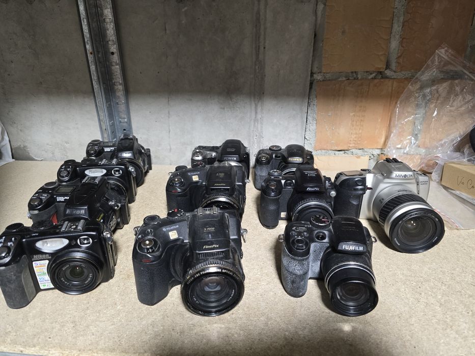 Лот фотоапаратів Fujifilm / Nikon / Minolta, 11 шт, одним лотом