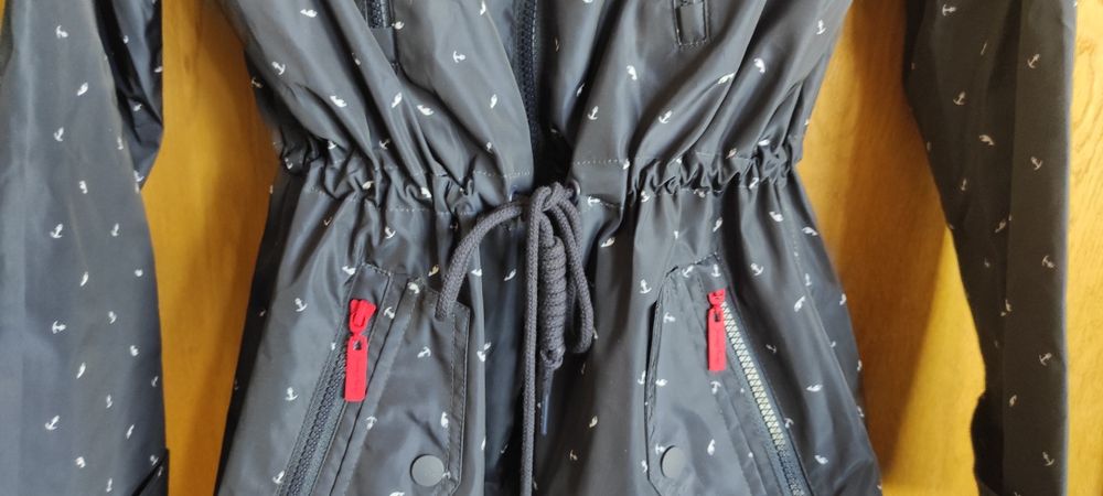 Kurtka damska/płaszcz (przeciwdeszczowa) firmy Carry, roz. S