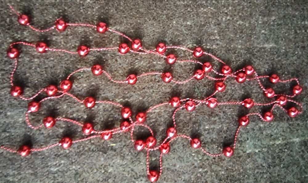 Correntes com 3 metros, com sininhos ou bolinhas para decoracão
Cada c