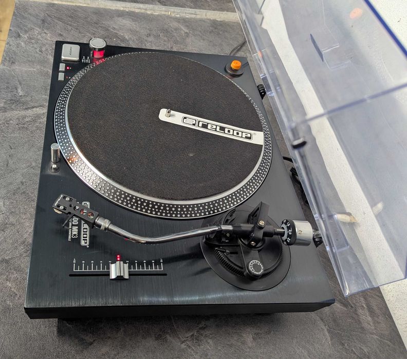Програвач платівок Reloop RP-1000 MK3.