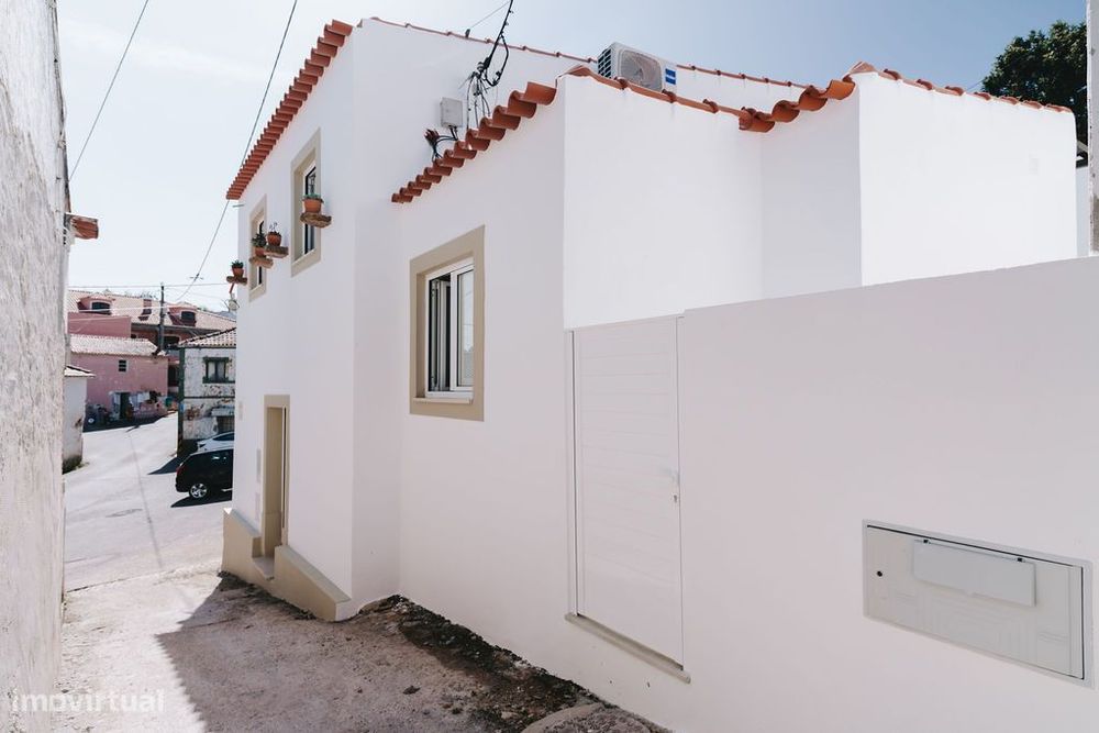 Moradia T2 Totalmente Remodelada com Pátio, Tanque e Churrasqueira