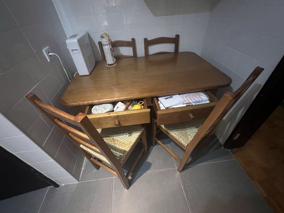 Mesa mais 4 cadeiras