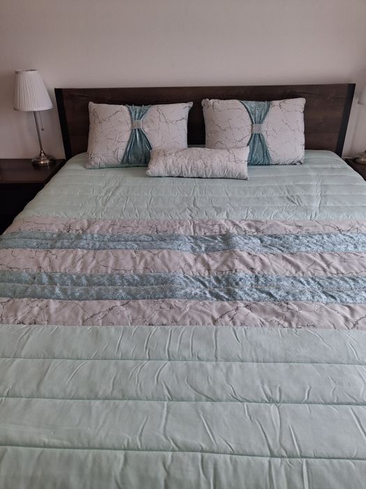 Edredão com almofadas