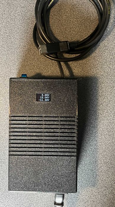 Zasilacz do Amiga 500, 600 lub 1200 z pomiarem napięć