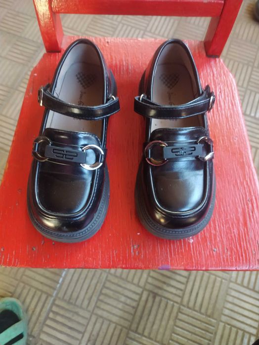 Туфельки, кросівки 31-32 р