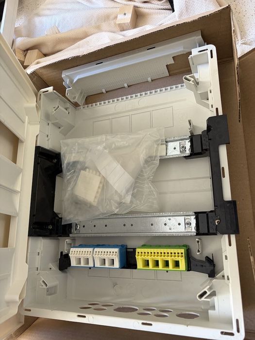 Quadro Eléctrico Hager golf encastrada porta opaca 2 filas 24M VF212PP