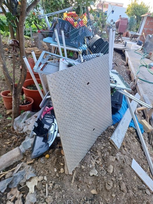 Tampa de ferro sem aro