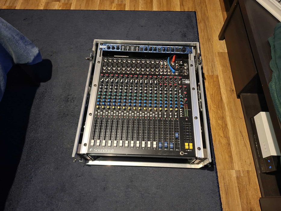 Mixer Soundcraft Spirit M12 + Lexicon MX200 + Case