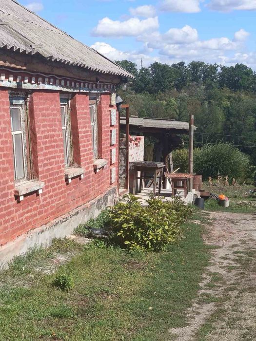 Продам 2 кімнатний будинок з великою земельною ділянкою (р-н 8 школи)