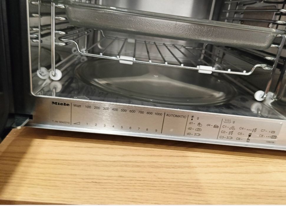 Markowa Kuchenka mikrofalowa z piekarnikiem Miele 626EG