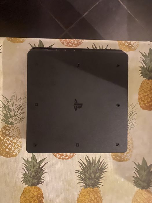 Ps4 slim 2TB em ótimo estado!
