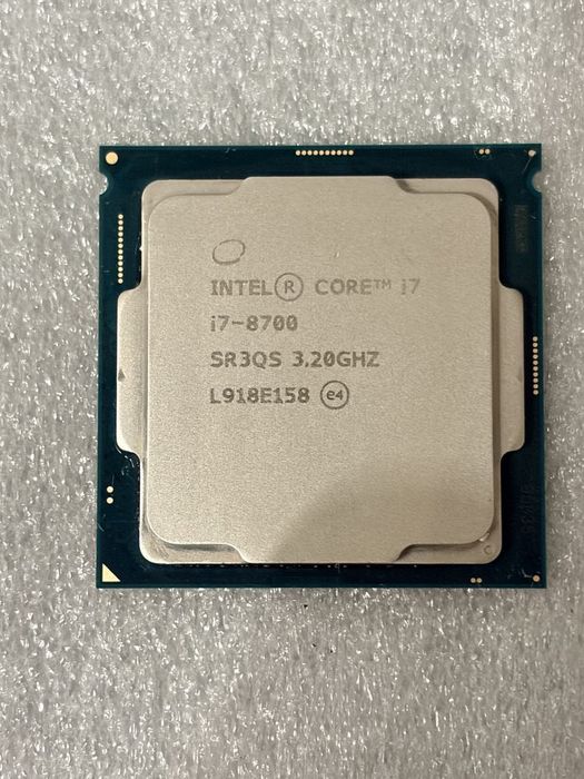 Intel Core i7-8700, 6 rdzeni,  12 wątków, LGA1151