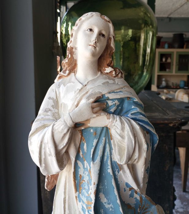 Antiga escultura em gesso Nossa Senhora da Conceição