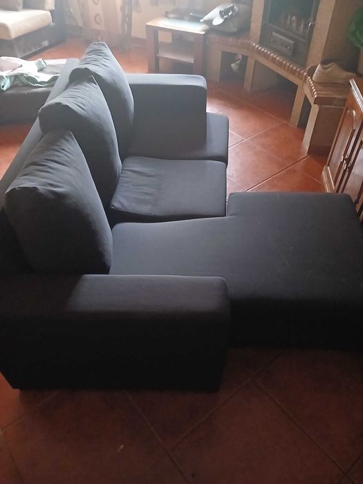 Sofa preto com 6 meses de uso