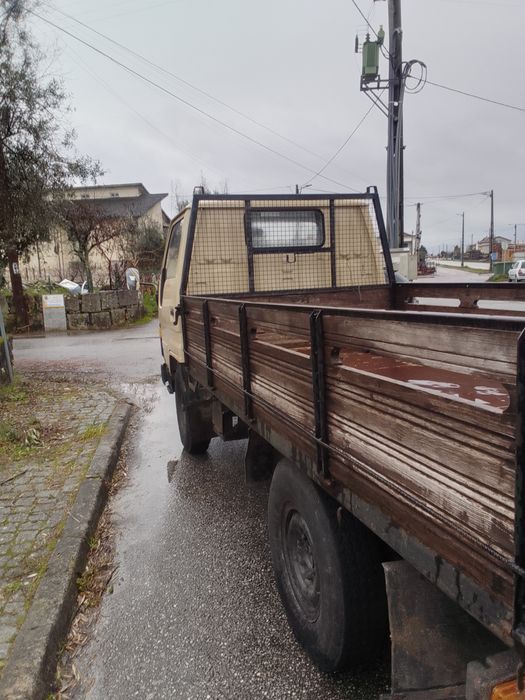 Vende-se carrinha Toyota Dina