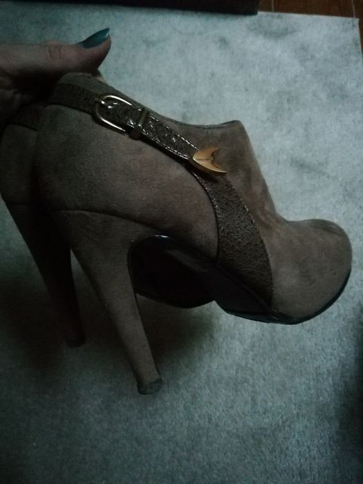 Botins 37 - Bege - marca Vulko - Salto Alto