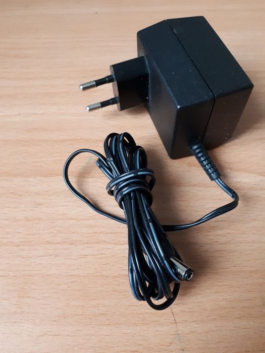 Трансформаторный адаптер блок питания зарядное 9 вольт 1000 mA