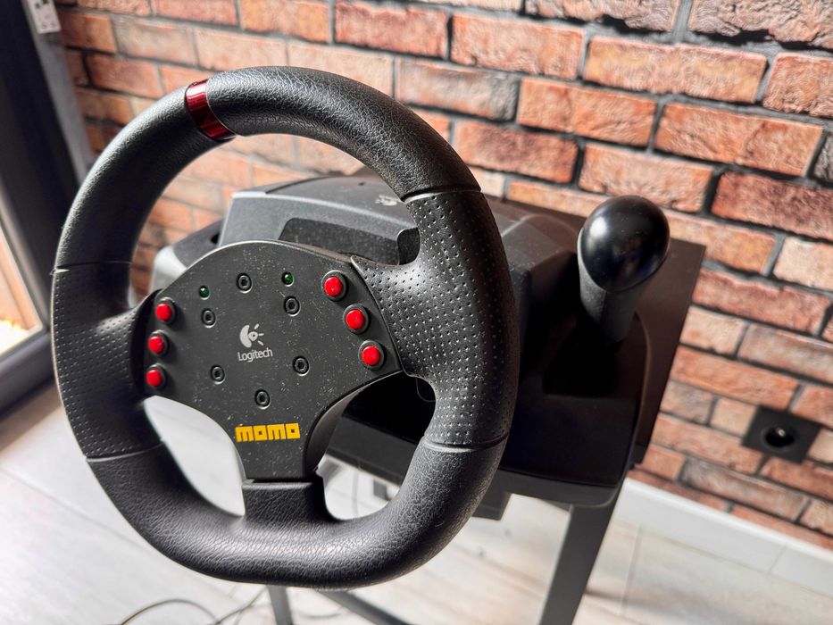 Kierownica Logitech MOMO Racing (Force Feedback)