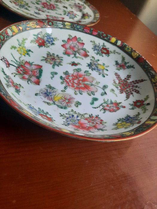 Vendo par de pratos em porcelana asiatica muito antigos