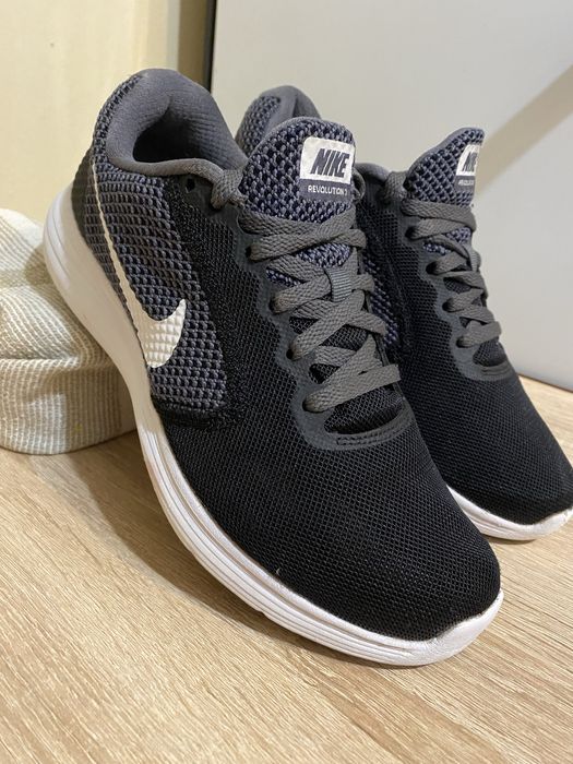 Кросівки Nike revolution 3