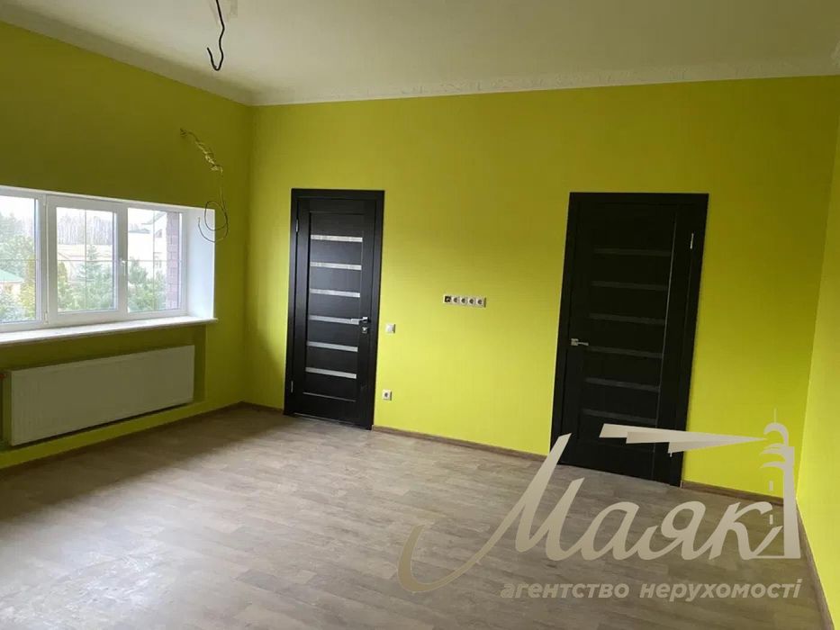 Аренда трёхэтажного дома в коттеджном городке можна под офис Козин.