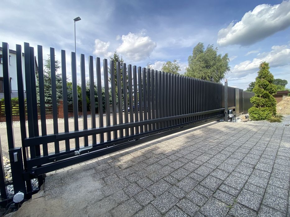 Ogrodzenia grzebieniowe, bramy, balustrady, konstrukcje stalowe.