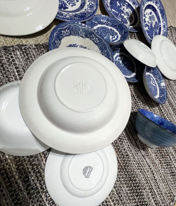 Pratos   + 3  jarras