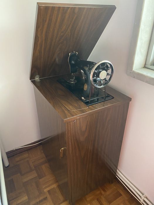Maquina de costura  Singer com gabinete.