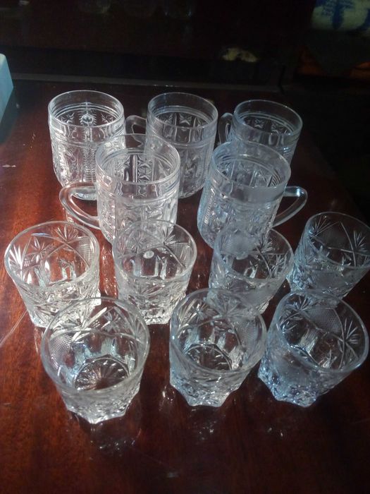 Фужеры , бокалы , рюмки хрусталь .