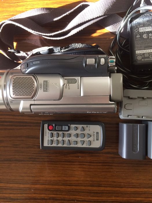 Видеокамера SONY DCR- DVD 505 с аксессуарами