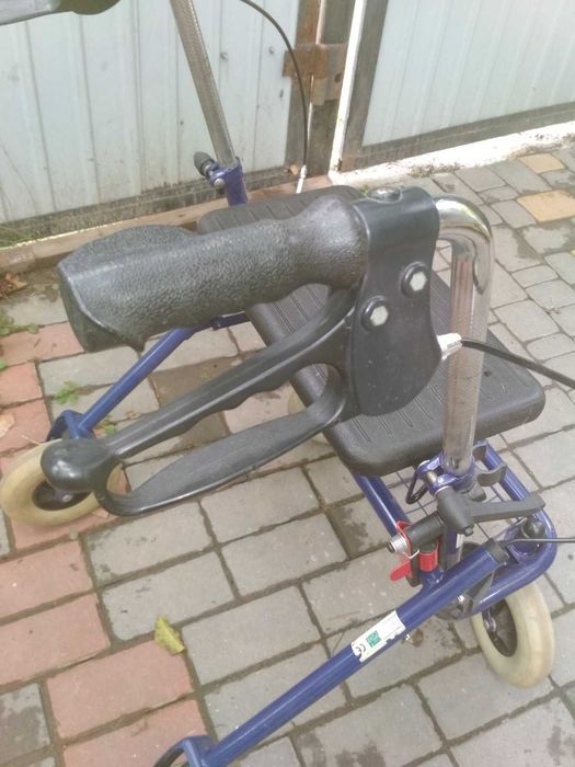 продам інвалідний роллер ходунок на колесах новий