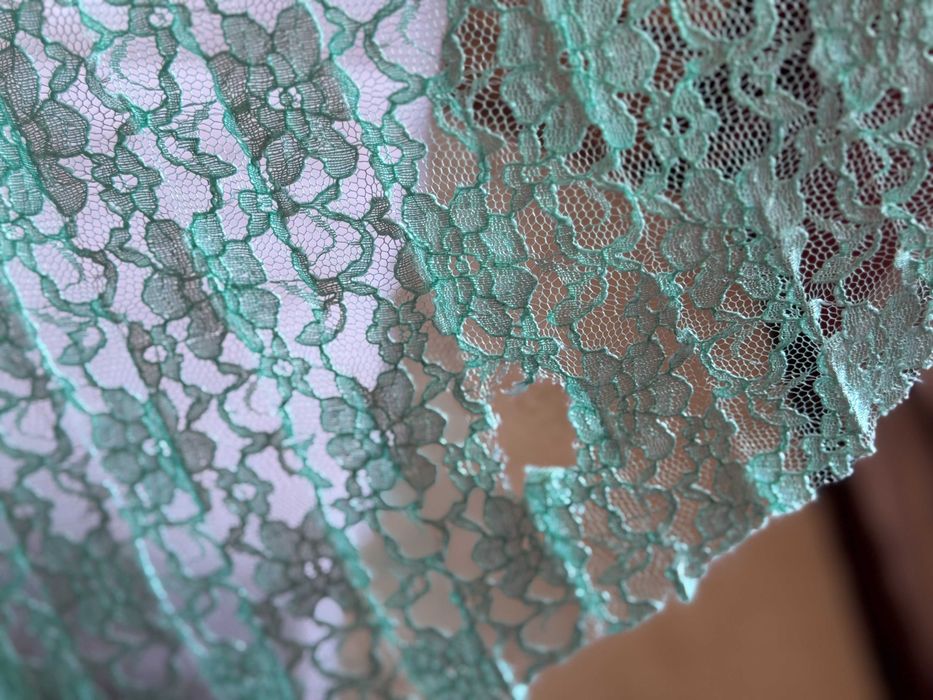 Плаття з хвостом на випуск або весілля