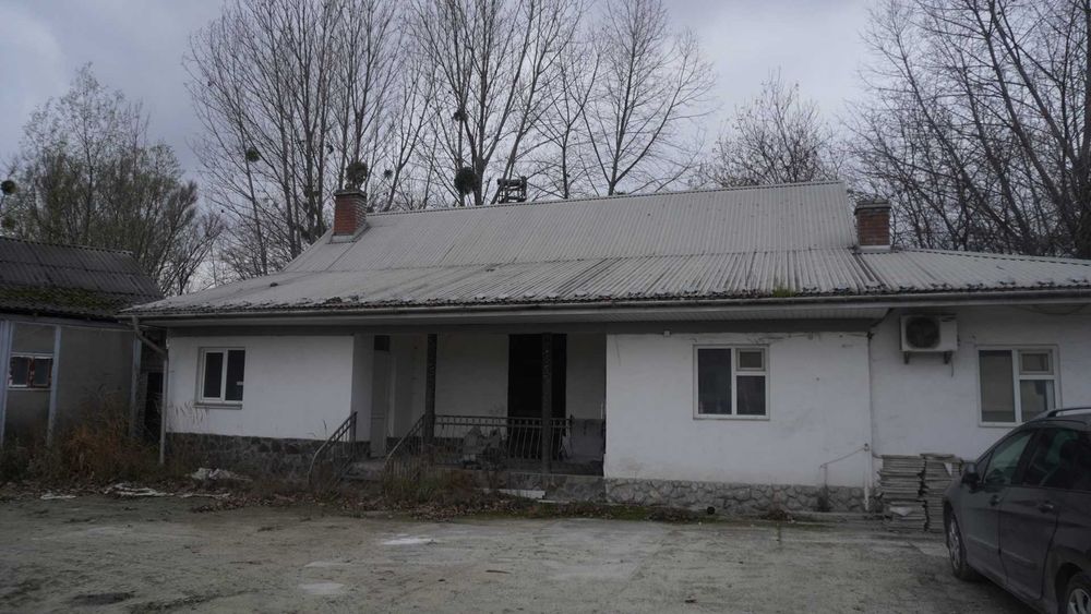 Майновий комплекс з виходом до залізничної колії на трасі Київ-Чоп