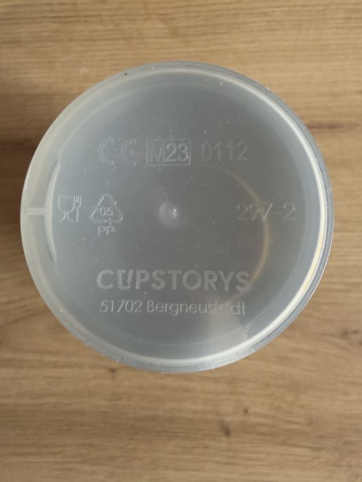 Kubek plastikowy z miarką