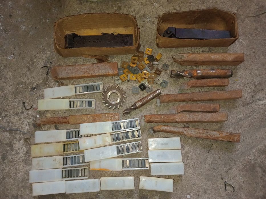 Різці токарні, пластини, тримачі.