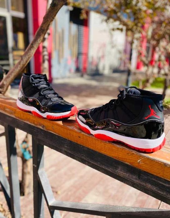 NikeAir Jordan11RetroPlayoffsBred R.44