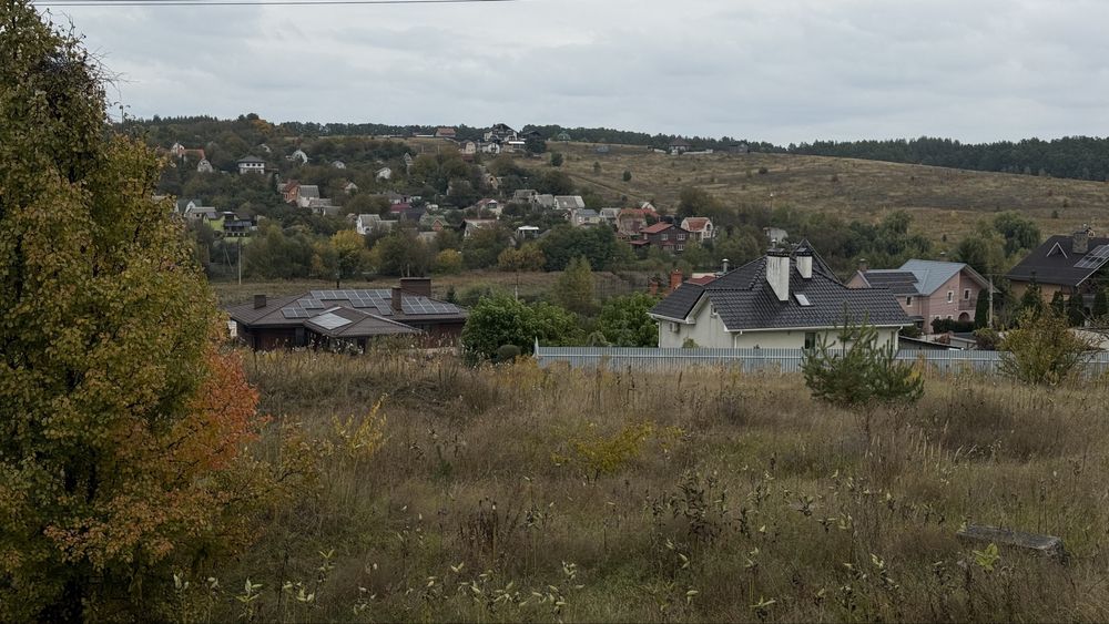 Продам Земельну Ділянку 15 соток в Закритому Містечку з Озером