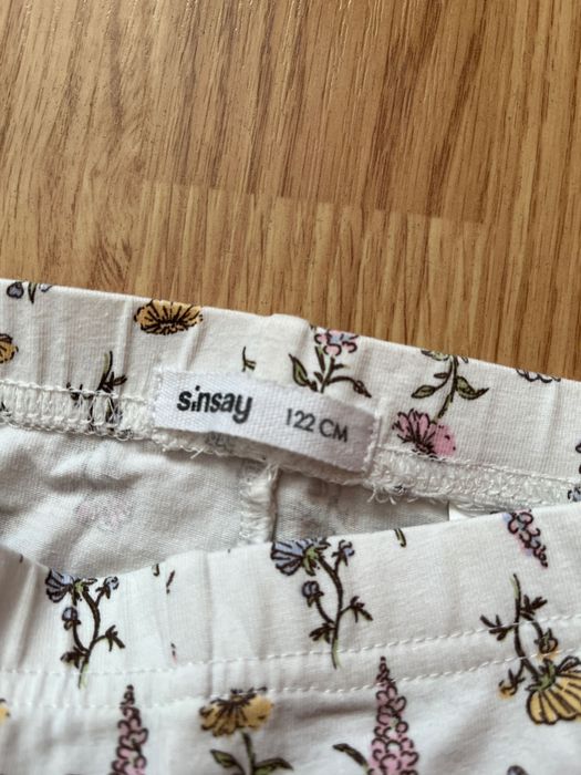 Legginsy dla dziewczynki białe w kwiatki, rozmiar 122, Sinsay