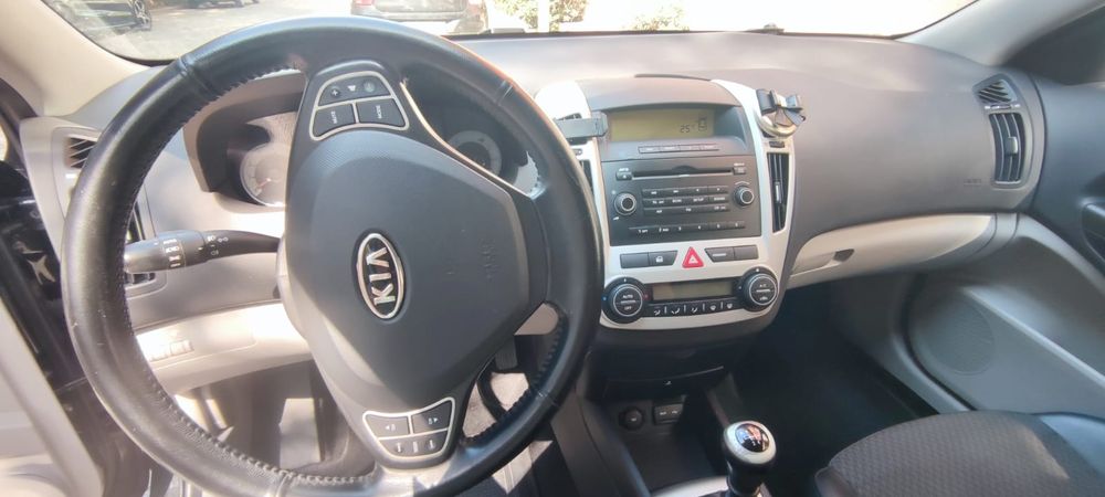 Kia Ceed 1.4 a gasolina  de novembro 2007