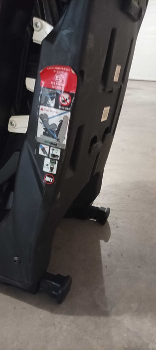 Cadeira auto 0+ com isofix e sistema de rotação