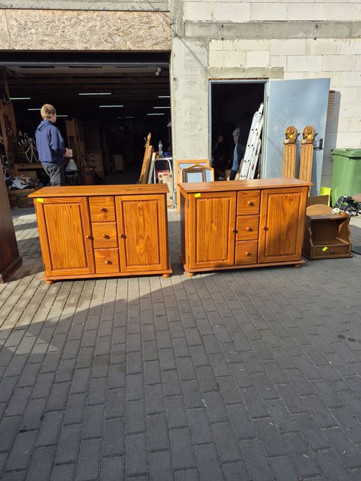 Ładna szafka sosnowa