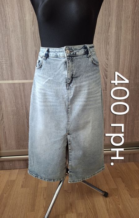 Модний джинсовий одяг в хорошому стані