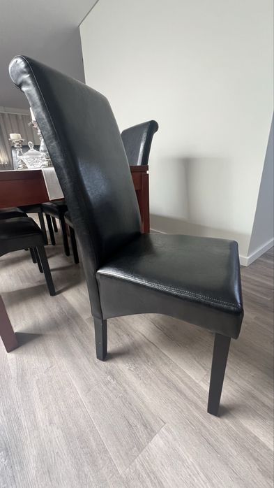 Mesa de jantar extensível em cerejeira + 6 cadeiras em pele