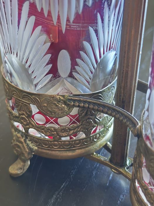 Galheteiro em casquinha (prata) e cristal lapidado