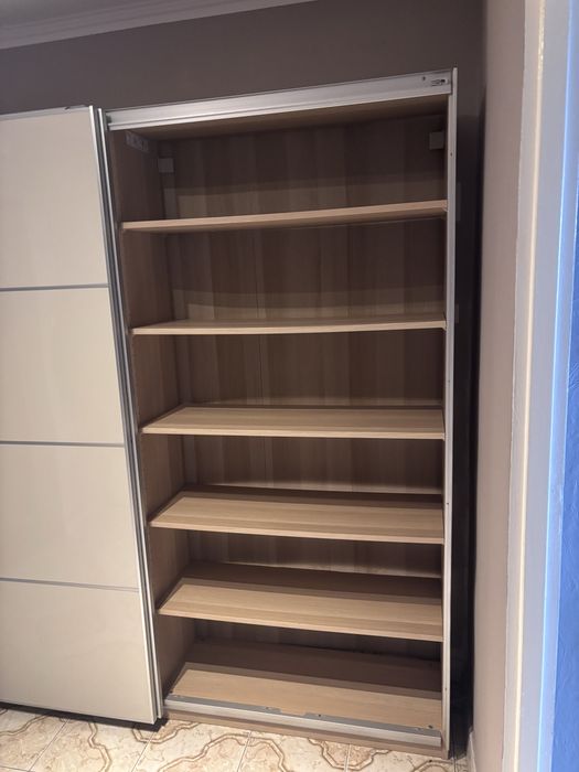 Duża używana szafa