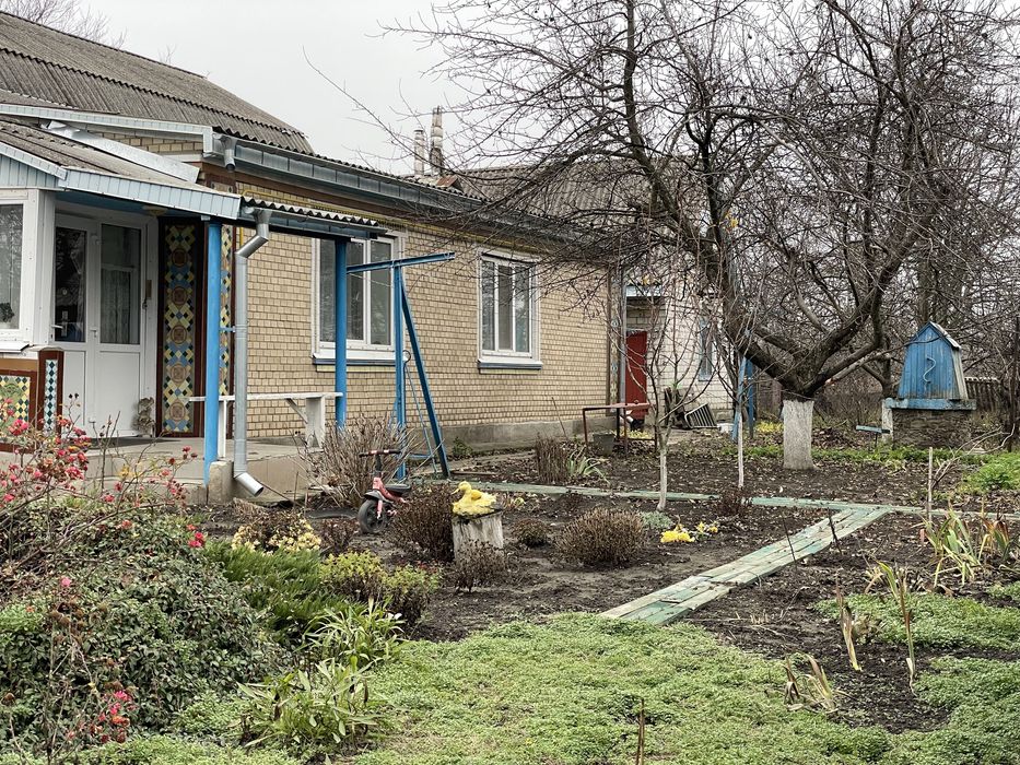 Продам великий житловий будинок