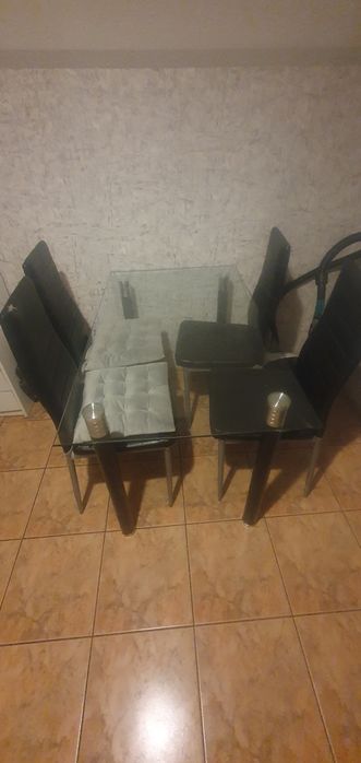 Stół Z Krzeslami