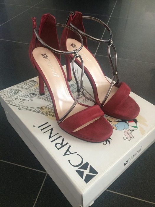 Carinii szpilki bordowe rozm 40