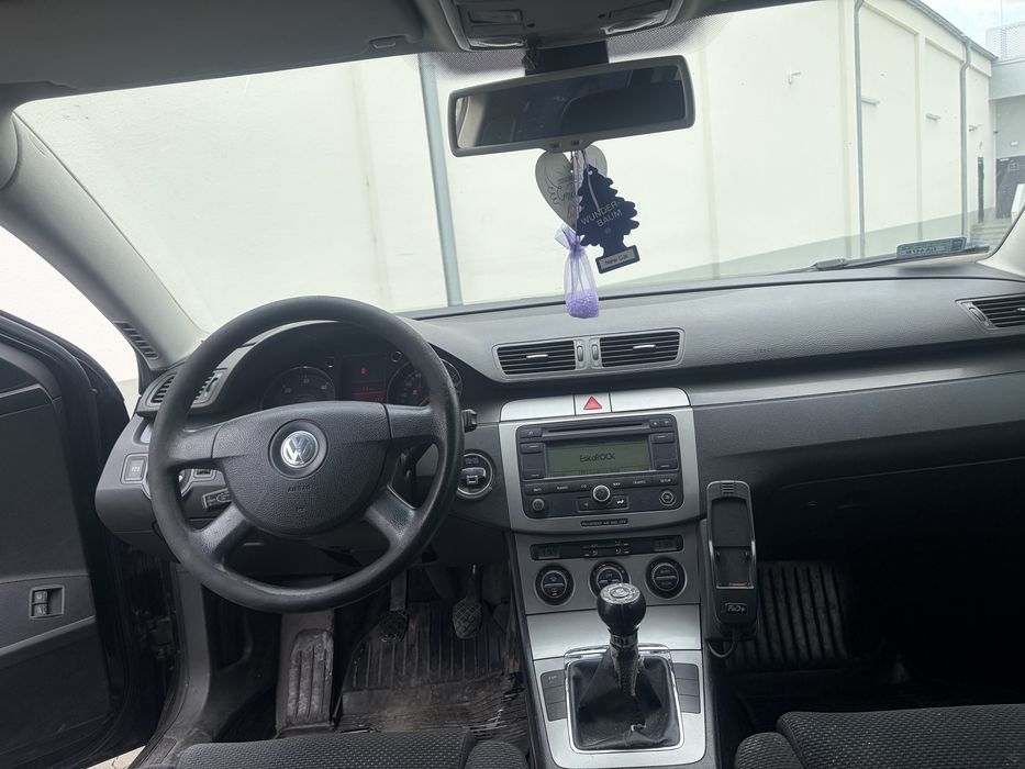Volkswagen Passat B6  1.9TDI 105KM Monitory w Zaglowkach Czarny